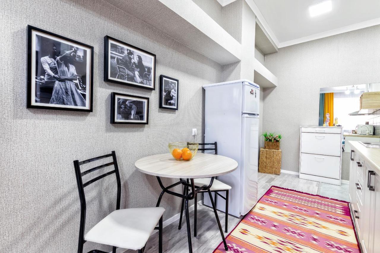 Cosy flat in the city center Astana Luaran gambar